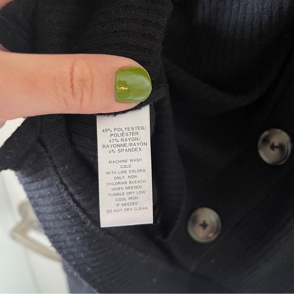 Banana Republic Textured Knit Henley Tee in Black Size X-Small - Picture 5 of 5